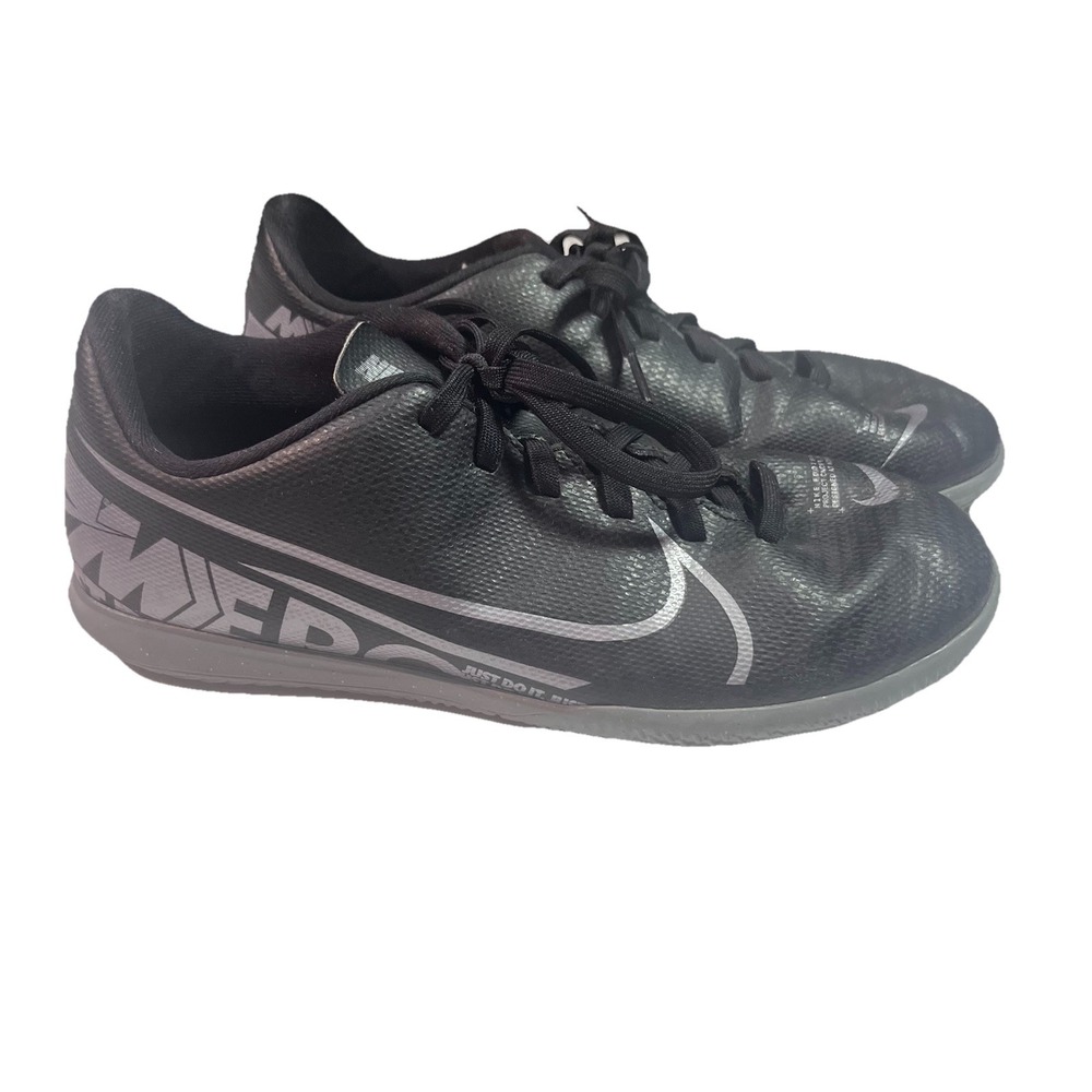 NIKE Mercurial Vapor 13 Youth Sz 6Y Black Indoor Soccer Shoes AT8169-001 EUC